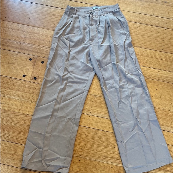 Reformation Women’s Khaki Chinos - Picture 1 of 3